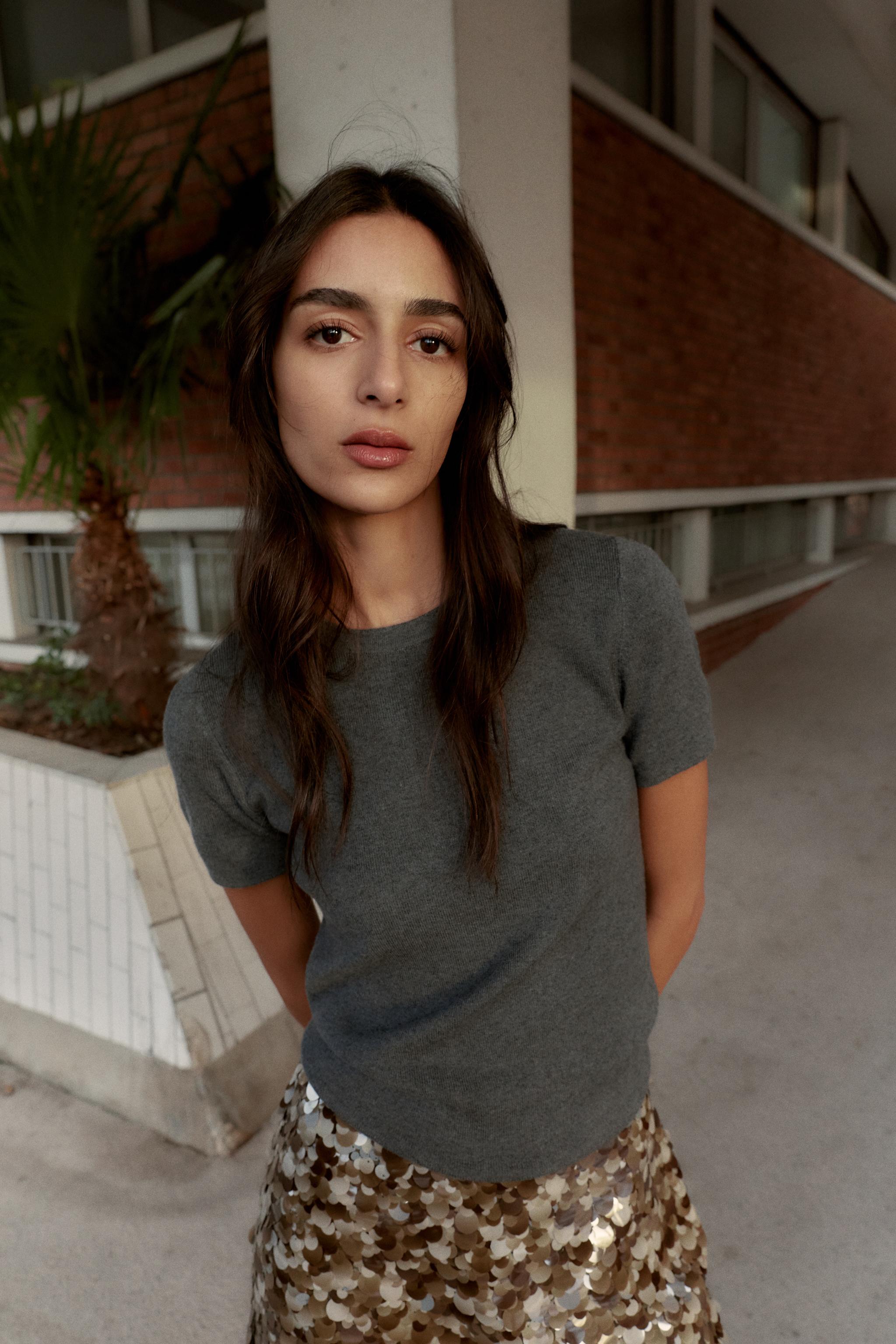 HAUT À MANCHES COURTES EN MAILLE AU TOUCHER DOUX